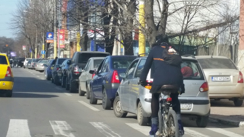 anda nicola si conceptul skirtbike femeile din constanta invitate sa pedaleze prin oras imbracate chic