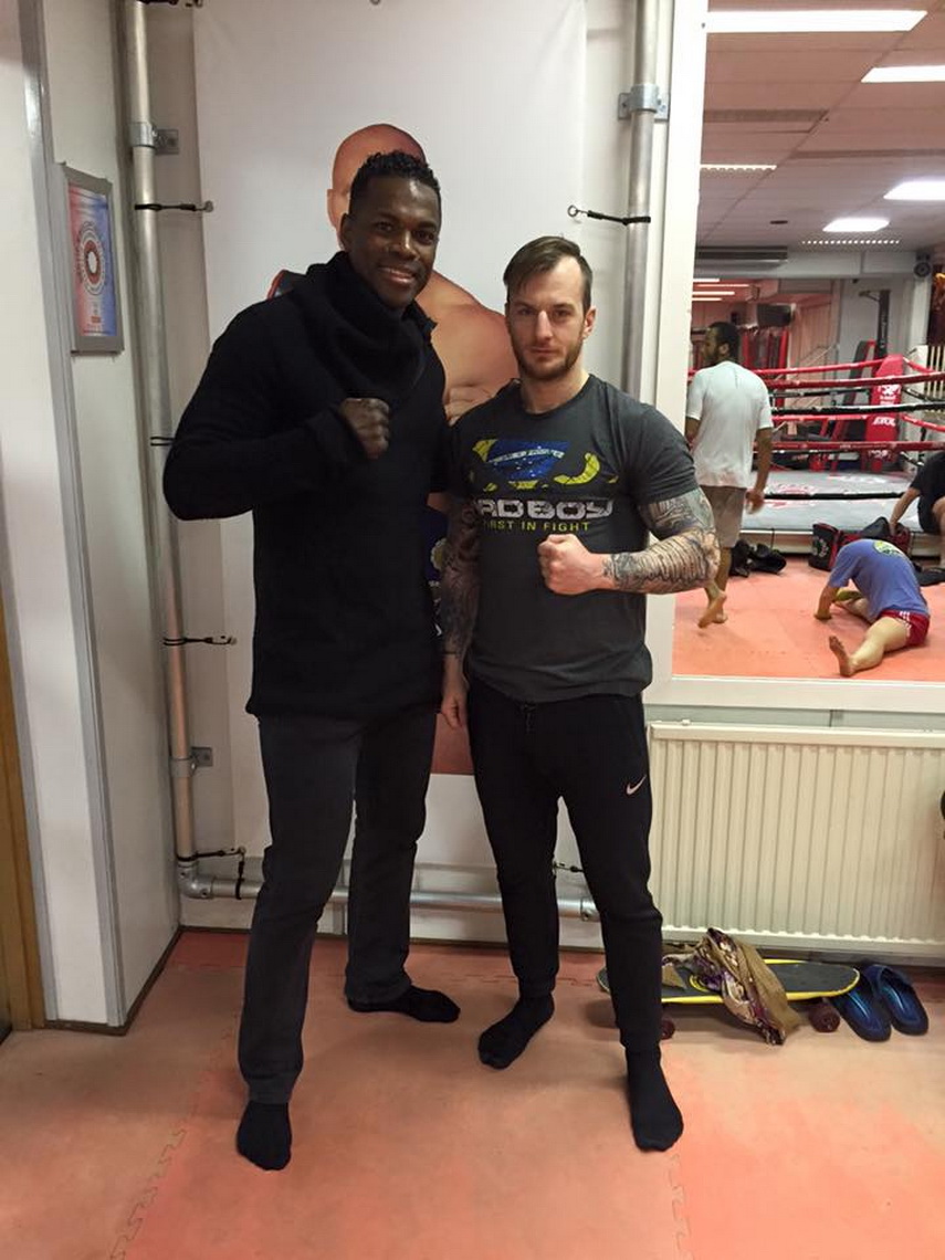 evolueaza in puerto rico luptatorul superkombat alex filip din constanta si legenda remy bonjasky fata