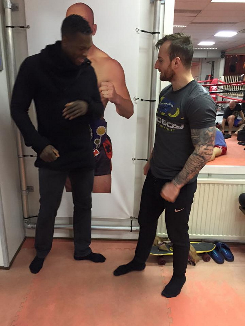 evolueaza in puerto rico luptatorul superkombat alex filip din constanta si legenda remy bonjasky fata