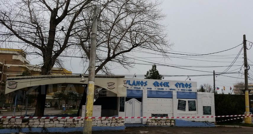 in atentia pietonilor si soferilor stalpul de pe bulevardul mamaia in care au intrat cu masina cei patri