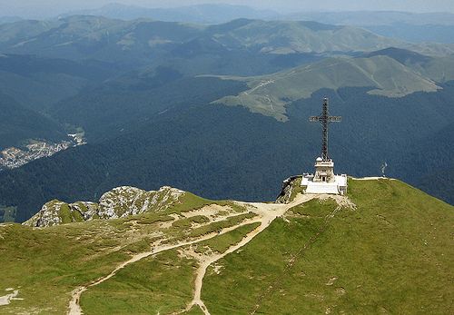 Monumentul Eroilor–Cruce” de pe Masivul Caraiman a trecut în ...