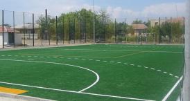 S-a pus gazonul la baza sportivă din Ciocârlia! Finanţarea pentru asfaltarea comunei, fără răspuns