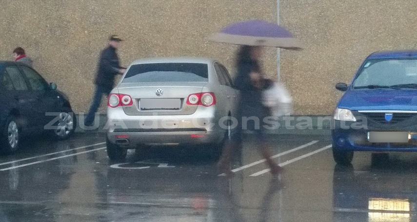 locurile rezervate persoanelor cu dizabilitati sunt ocupate si de soferi cu lipsa de bun simt galerie locurile rezervate persoanelor cu dizabilitati sunt ocupate si de soferi cu lipsa de bun simt galerie