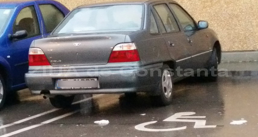 locurile rezervate persoanelor cu dizabilitati sunt ocupate si de soferi cu lipsa de bun simt galerie locurile rezervate persoanelor cu dizabilitati sunt ocupate si de soferi cu lipsa de bun simt galerie