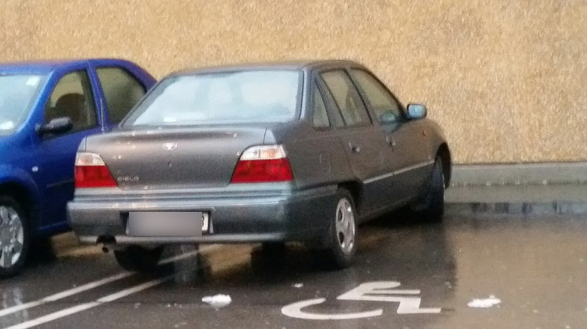 locurile rezervate persoanelor cu dizabilitati sunt ocupate si de soferi cu lipsa de bun simt galerie locurile rezervate persoanelor cu dizabilitati sunt ocupate si de soferi cu lipsa de bun simt galerie