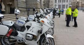 UPDATE Zeci de oameni, prezenți în Piața Ovidiu pentru a vedea demonstrațiile polițiștilor din cadrul IPJ Constanța (galerie foto+video)      