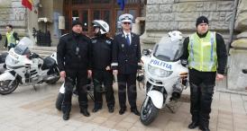 Expoziţie de antrenament şi demonstraţii în Piaţa Ovidiu Poliţiştii din Dobrogea au sărbătorit Ziua Poliţiei Române (galerie foto + video)
