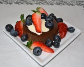 Voceaconstantei.ro Pudding de ciocolată la cuptor cu fructe de pădure