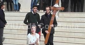 profesoara claudia dobrin este condusa pe ultimul drum de sute de oameni ce au iubit o si respectat o