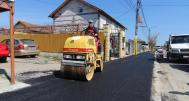 Străzi asfaltate, trotuare reabilitate şi locuri noi de joacă. La Valu lui Traian, muncitorii au creat un adevărat furnicar