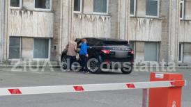 Cei doi copii ai lui Nicușor Constantinescu au plecat de la Spitalul Județean Constanța la începerea protestelor (galerie foto+video) 