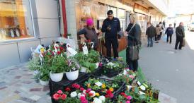 Comercianţii din Piaţa Tomis III, luaţi la verificat de oamenii legii din Constanţa (galerie foto) 