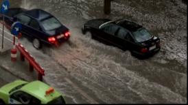 Un bătrân a râmas captiv în apa de un metru, în urma unei furtuni puternice petrecute în Iași