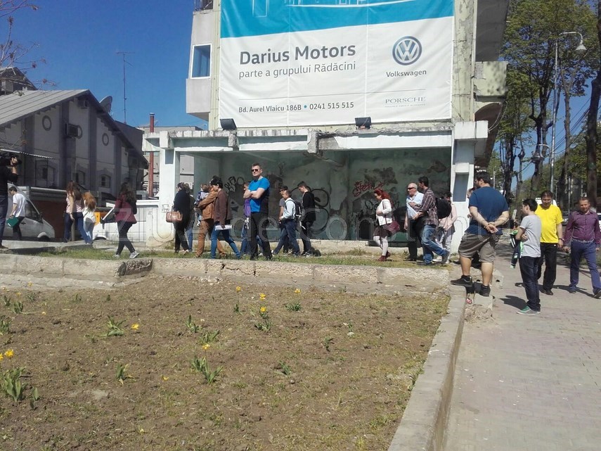 a inceput turul marilor tunuri trase constantei de smecherii tranzitiei galerie foto 590616