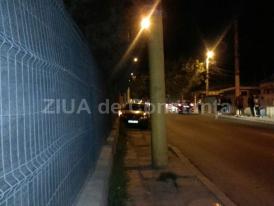 Un şofer s-a izbit cu maşina de un gard, pe Baba Novac! (galerie foto+video)   