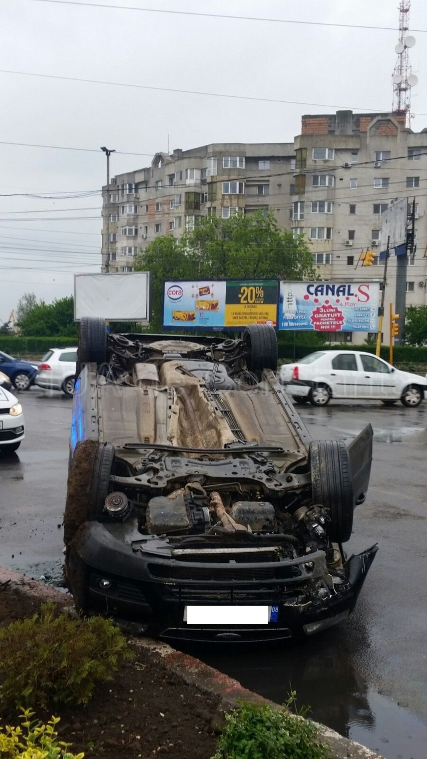 accident spectaculos un ford s a rasturnat in zona garii constanta galerie foto 591754