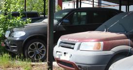 Imagini interzise pasionaţilor de maşini Porsche, Chrysler şi Audi! Zeci de limuzine zac nefolosite în două parcuri din Constanţa (galerie foto)