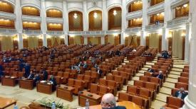 Parlamentarilor le-a pierit cheful de muncă?! (galerie foto)