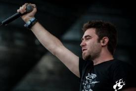 Colectiv Andrei Găluţ, solistul trupei „Goodbye to Gravity” cere despăgubiri de 2 milioane de euro