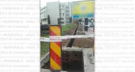 Trotuarul din faţa Palatului de Justiţie este... în lucru. Pentru pietoni este mai dificil...