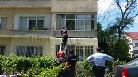 UPDATE 2 Pompierii intervin pentru a debloca o ușă pe strada Panselei, din Constanța (galerie foto + video)   