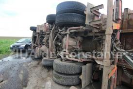 UPDATE 3 Un tir s-a răsturnat în zona Sibioara! (galerie foto+video)             