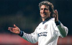 David Ginola a facut stop cardiac pe terenul de fotbal