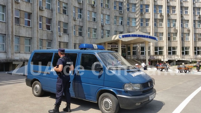 nicusor constantinescu vine la instanta cu ambulanta 594273