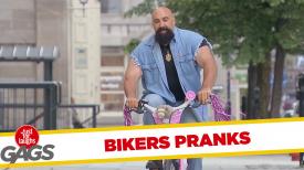 Funny video Farse cu biciclişti