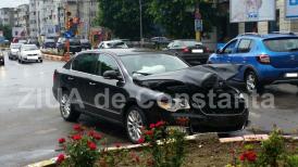 Accident în intersecţia Mircea cu Mamaia (galerie foto + video)    