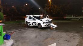 În urma unui accident care a avut loc în Constanța, o maşină a ajuns într-o benzinărie