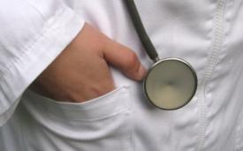 77 de medici oncologi sunt urmăriți penal pentru luare de mită