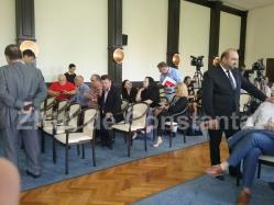 UPDATE-Consilierii locali votează pe bandă rulantă (galerie foto)      