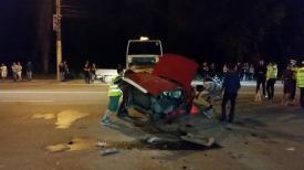 Atenţie, imagini şocante! Bilanţul accidentului înfiorător din zona CET - o maşină ruptă în două, un adolescent mort şi patru răniţi (galerie foto + video)