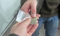 O familie întreagă este acuzată că a comercializat etnobotanice în rândul tinerilor din municipiul Bârlad