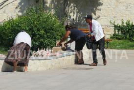 Micii comercianți de pe faleza Cazinoului, puși pe fugă de inspectorii de la Primărie (video)