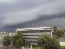 UPDATE 6 Ploaie torenţială! Nori grei deasupra Constanţei! (galerie foto + video)          