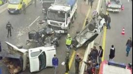 33 de morţi şi 22 de răniţi, în urma unui teribil accident. Un camion a izbit în plin un autobuz