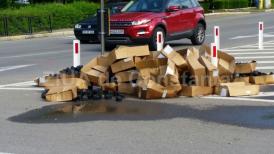 Un morman de gunoi lăsat în mijlocul unei intersecții pe bulevardul Mamaia (galerie foto+video)