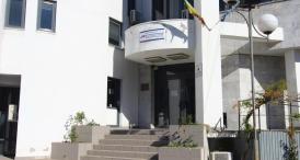 O funcţionară din Fiscul constănţean, achitată pentru mită, cere despăgubiri 