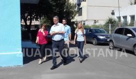 Vergil Chiţac, în aceste momente, votează la Grădiniţa cu nr 45 din Constanţa (galerie foto)  