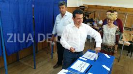 De dimineaţă, Claudiu Palaz îşi exercită dreptul la vot (galerie foto+video)  