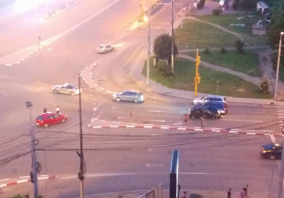 accident la intersectia de la cora 596099
