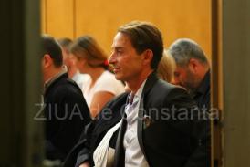 UPDATE 2 Total schimbat, Radu Mazăre a ajuns la Tribunalul Constanţa! (galerie foto+video)           