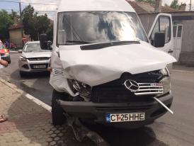 UPDATE Accident cu un microbuz, la Medgidia. Cinci persoane au fost rănite! (galerie foto)