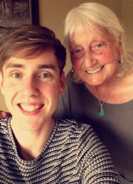 Cum a devenit o bunicuță vedetă pe internet, cu ajutorul Google