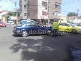 UPDATE2.Două autoturisme au intrat în coliziune pe strada Atelierelor (galerie foto+video) 