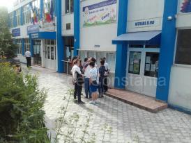 UPDATE 2. Avem subiectele! Emoţii mari, de dimineaţă, înainte de prima probă a examenului de Evaluare Naţională (galerie foto)       