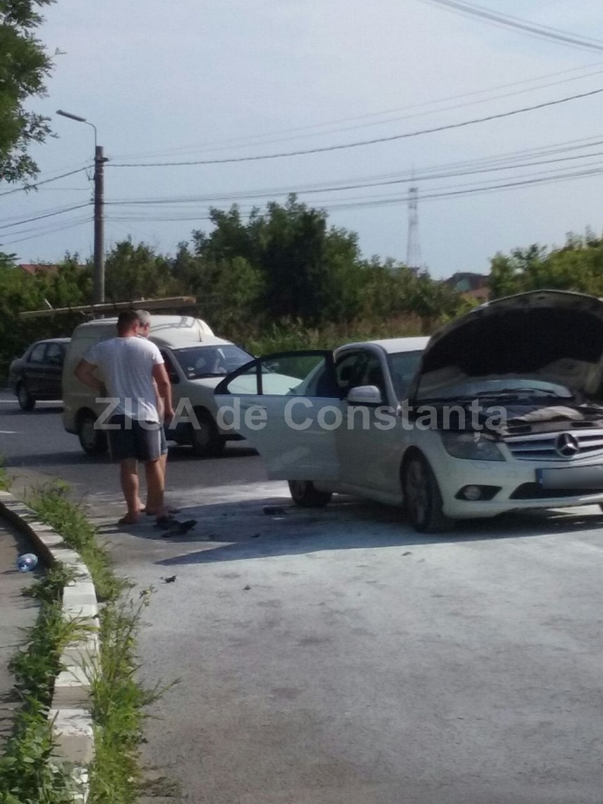 arde un mercedes langa agigea 599419