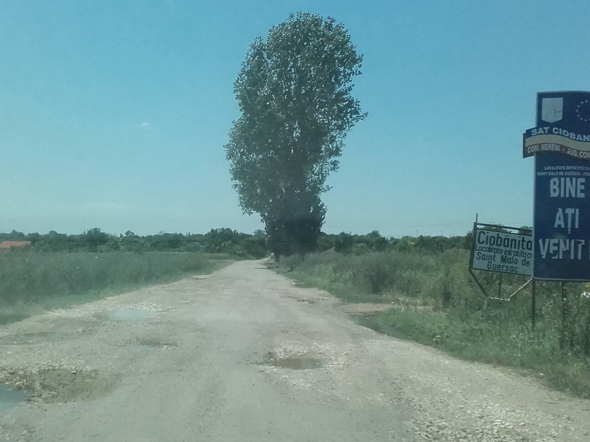 se cauta solutii pentru construirea unui teren de fotbal infrastructura drumurilor prioritatea zero la